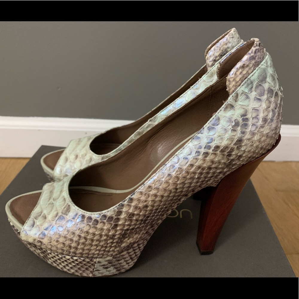 UGG Collection peep toe python heels - Picture 4 of 6